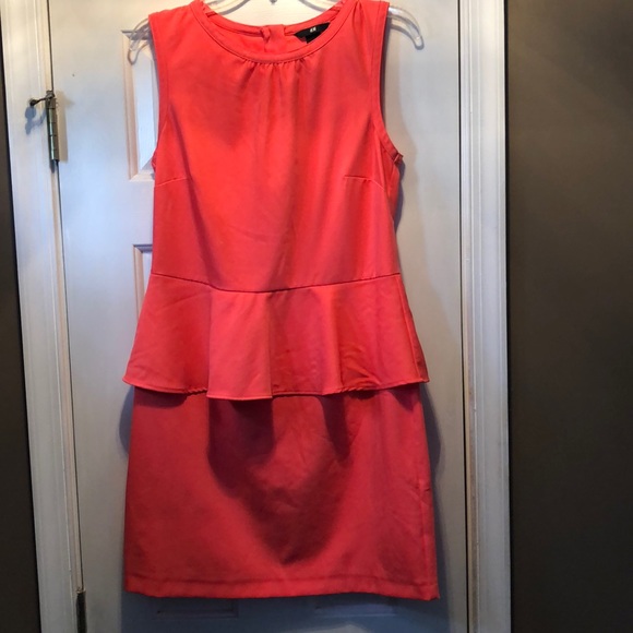 H&M Dresses & Skirts - H&M Stylish peplum dress